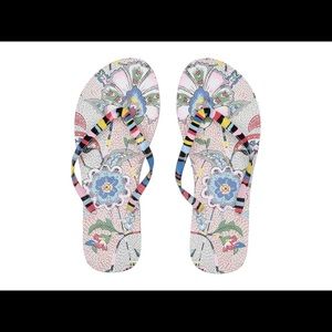 NWT Vera Bradley Daisy Dot Paisley Med Flip Flops